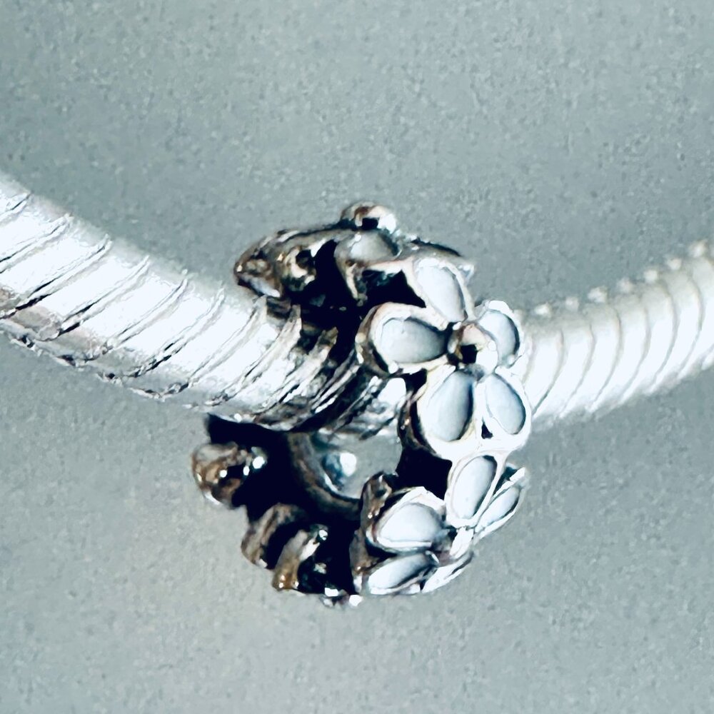 Authentic Pandora White Daisy Flower Spacer Charm 791495EN12 / Pandora Bracelet
